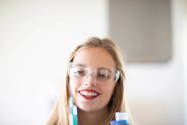 Beautiful Young Woman Working Laboratory — Zdjęcie stockowe