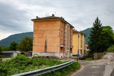 Giuncano Scalo, İTALYA 11 Mayıs 2020: GUNCANO Skalası 'nda çok az insanın yaşadığı küçük bir ülke