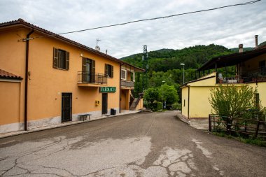 Giuncano Scalo, İTALYA 11 Mayıs 2020: GUNCANO Skalası 'nda çok az insanın yaşadığı küçük bir ülke