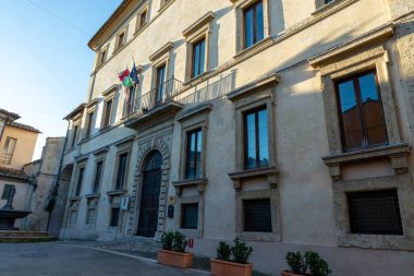 Collescipoli, İtalya Eylül 04: 2020: Risorgimento di Collescipoli Meydanı 'ndaki telematik üniversite