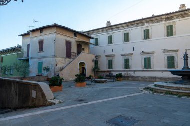 Collescipoli, İtalya Eylül 04: 2020: Collescipoli kasabasındaki Risorgimento Meydanı