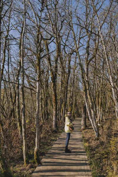 Woman Walking Autumn Park — Stock Photo, Image