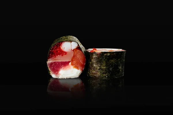 Japońskie Sushi Bułki Czarnym Tle — Zdjęcie stockowe