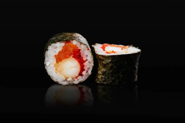 Japonês Sushi Rola Fundo Preto — Fotografia de Stock