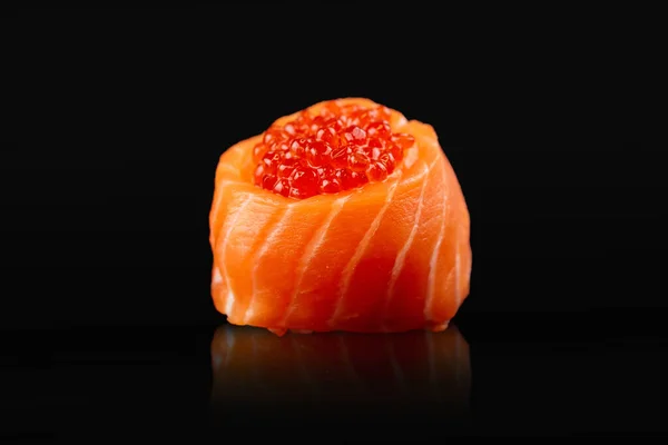 Japanska Sushi Rullar Svart Bakgrund — Stockfoto