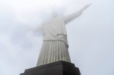 Tijuca Parkı 'ndaki Kurtarıcı İsa Heykeli' ne bakın