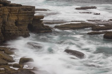 Atlantik Kayalıkları Sis ile Uzun Patlamada