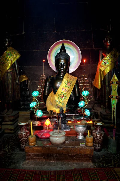 Schwarzer Buddha Einem Tempel — Stockfoto