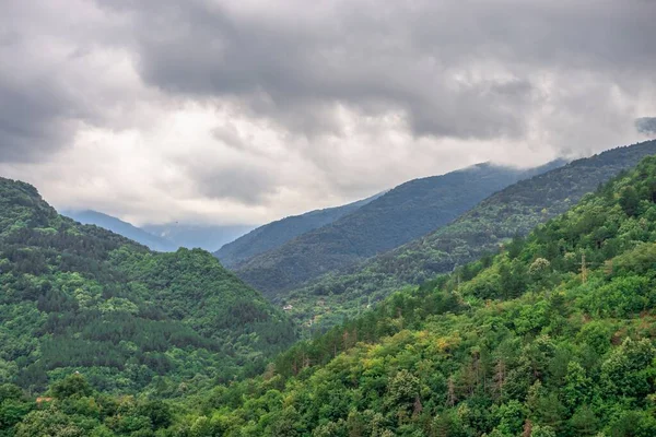 Asenovgrad Bulgária 2019 Búlgaro Rhodope Vista Montanha Lado Fortaleza Asens — Fotografia de Stock