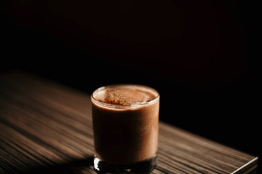 Koyu Kahve Dükkanında Buzlu Mocha Latte Kahve