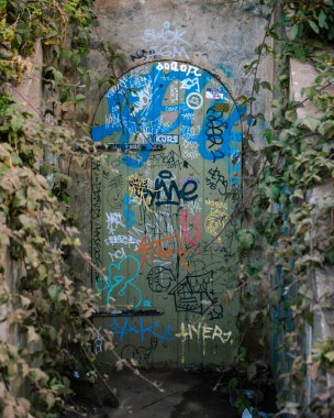 Doğadaki Çimento Kapısı