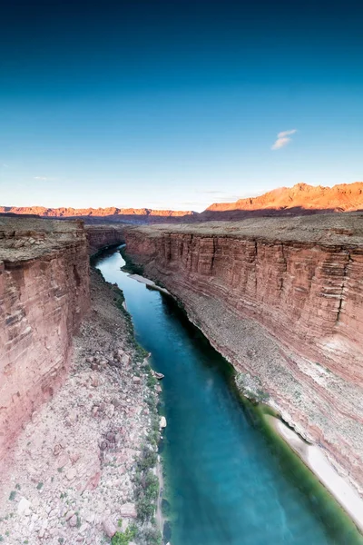 Rio Colorado Passa Pelo Deserto Árido Perto Ponte Nabajo — Fotografia de Stock