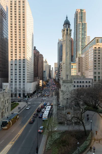 シカゴのダウンタウンと高角度から見た壮大なマイル — ストック写真