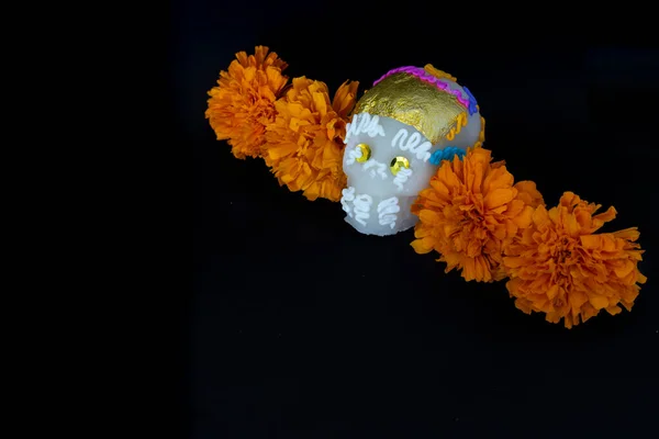 Cráneo Azúcar Flores Cempasuchil Para Día Los Muertos México —  Fotos de Stock