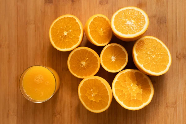 Polovina Čerstvých Pomerančů Snídaňový Džus — Stock fotografie
