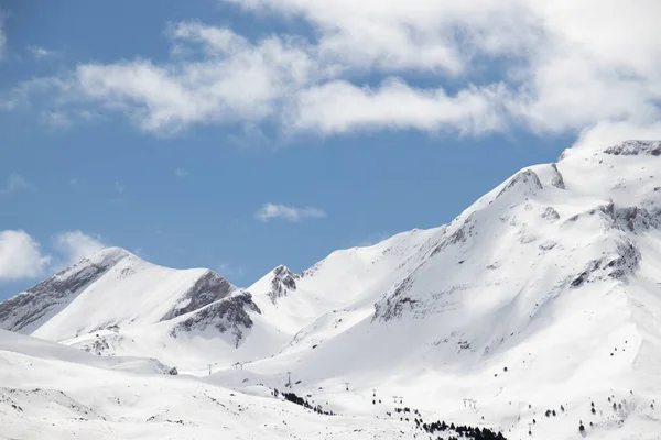 蔚蓝的天空让人震惊的雪景 — 图库照片
