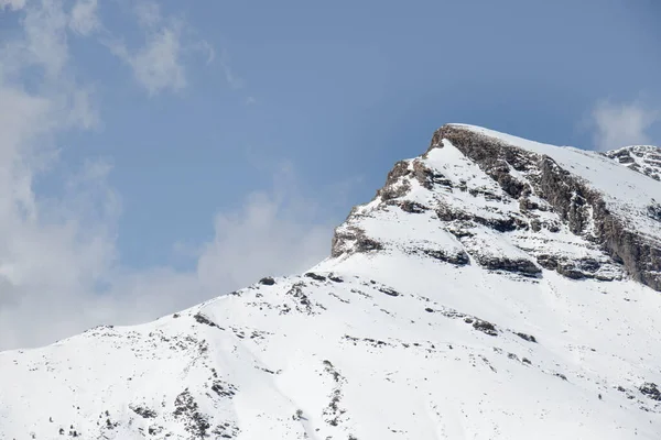 Açık Gökyüzü Ile Karlı Zirve — Stok fotoğraf