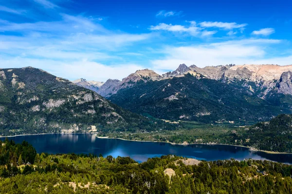 Lago Bariloche Verão Março Ensolarado Água Pinheiros — Fotografia de Stock