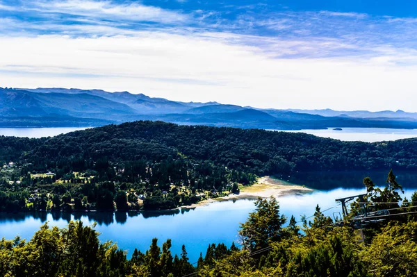 Bariloche Március Nyarán Sunny Vagyok Víz Fenyőfák — Stock Fotó