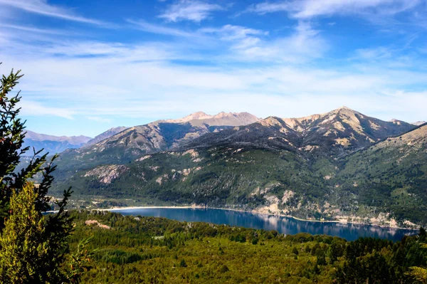 Bela Vista Lago Nas Montanhas — Fotografia de Stock