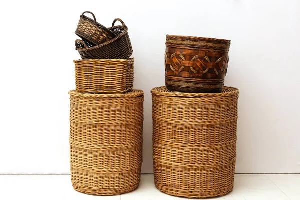 Two Stacks Handmade Natural Wicker Straw Baskets Home Storage — Stock Photo, Image