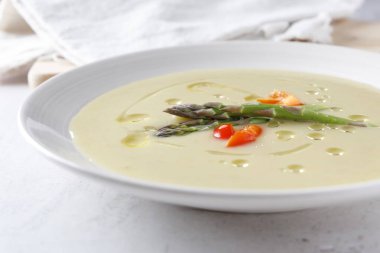 Biberli kuşkonmaz kreması.