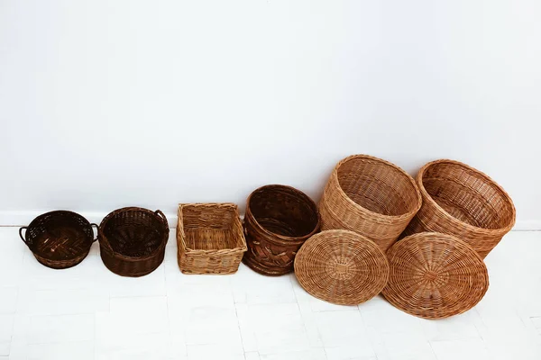 Top View Many Empty Natural Handmade Wicker Straw Baskets Row — Stock Photo, Image