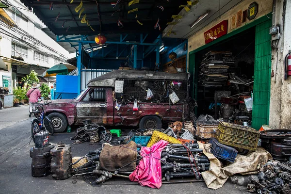 Truck Endless Auto Parts Crowd Garage Talat Noi — Fotografia de Stock
