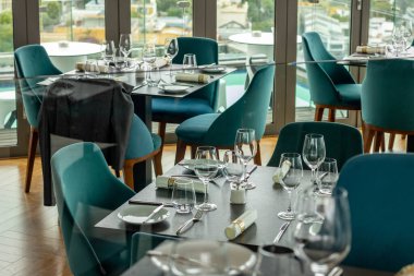 Gökyüzü Oteli 'nin yemek alanı.