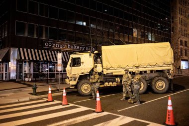 Ulusal Muhafız birlikleri 2021 'deki açılış gününde Washington DC' yi ele geçirdi..