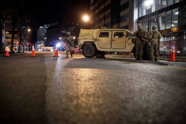 Ulusal Muhafız birlikleri 2021 'deki açılış gününde Washington DC' yi ele geçirdi..