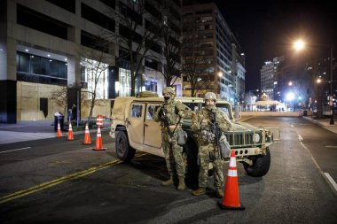 Ulusal Muhafız birlikleri 2021 'deki açılış gününde Washington DC' yi ele geçirdi..