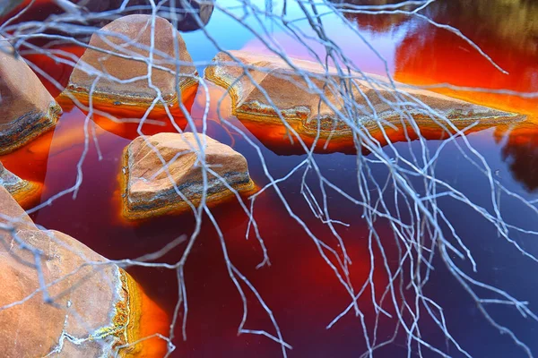 Rotes Wasser Des Rio Tinto Gefärbt Durch Gelöste Mineralien Hauptsächlich — Stockfoto