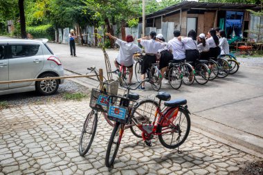 Bang Krachao Adası 'ndaki Fotoğraflar için Bisiklet Sırasına Girin