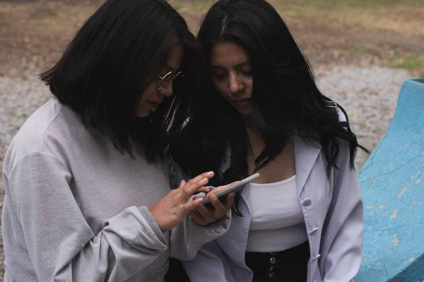 Two Girls Friends Spending Time Together Park — Foto Stock