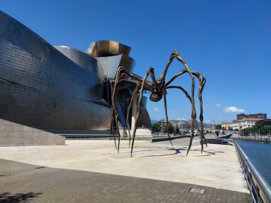 Guggenheim Müzesi Bilbao 'daki Örümcek Heykeli