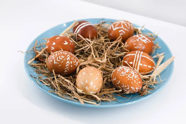 Wielkanocna Tradycja Malowania Jaj Domu Skórką Cebuli — Zdjęcie stockowe