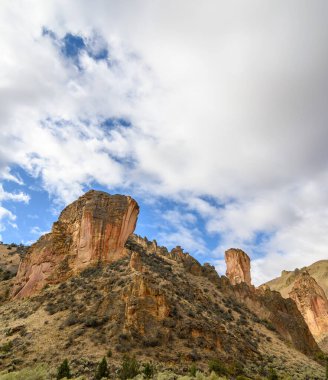 Bulutlu Leslie Gulch Manzarası