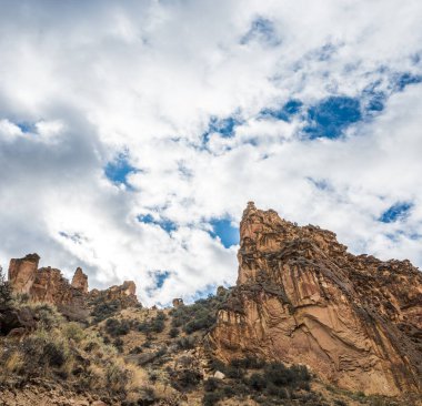 Bulutlu Leslie Gulch Manzarası