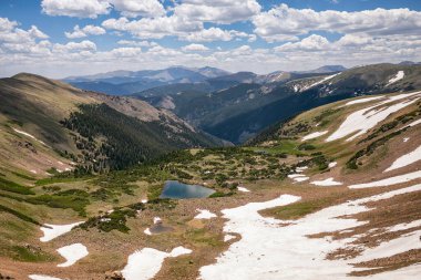 Dağların güzel manzarası. Doğa, seyahat