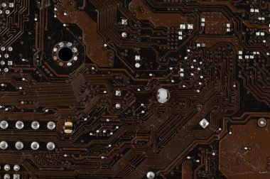 Bir anakartın arkasındaki detay