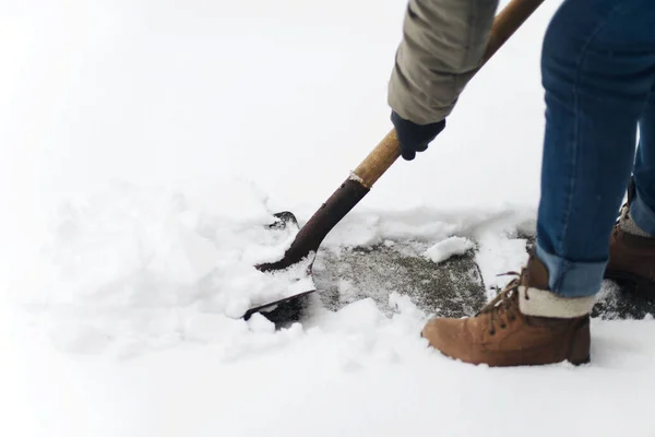 Woman Removes Snow His Yard Snowstorm — стоковое фото