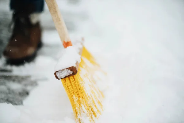 Woman Removes Snow His Yard Snowstorm — стоковое фото