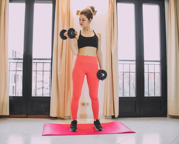 Young Woman Exercising Home Mat Dumbbells — Fotografia de Stock