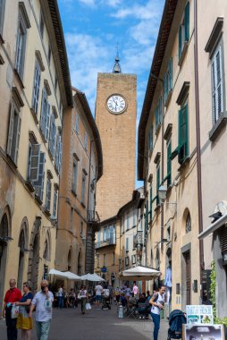 Orvieto, İtalya 19 Temmuz 2020: Orvieto 'nun merkezinde rota birliği