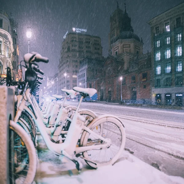 Calle Ciudad Madrid Durante Las Nevadas Más Fuertes Por Noche — Foto de Stock