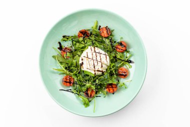 Kiraz domatesli İtalyan burattası ve roka.