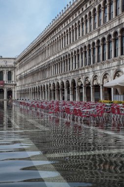 Venedik, San Marco meydanında sel