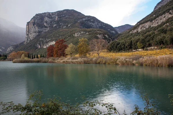 ガルダの美しい景色 イタリアの有名な湖 — ストック写真