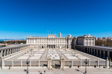 Madrid Kraliyet Sarayı. Almudena Katedrali 'nden Aeriral görünüm